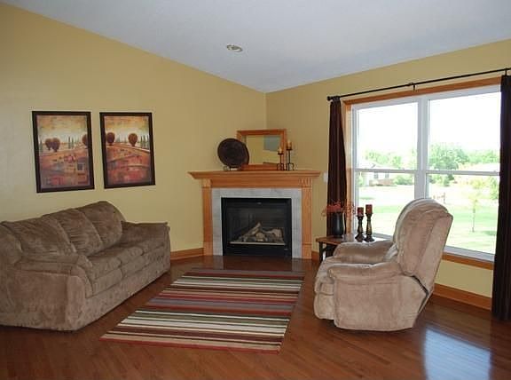 3rd image of 1233 Winchester Cir NE
