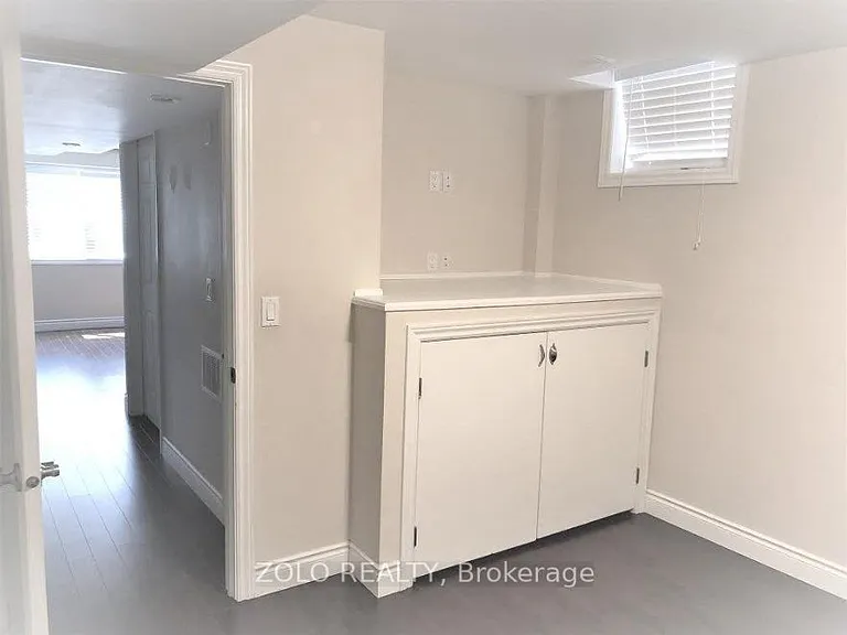33 Styles Cres — Photo 8
