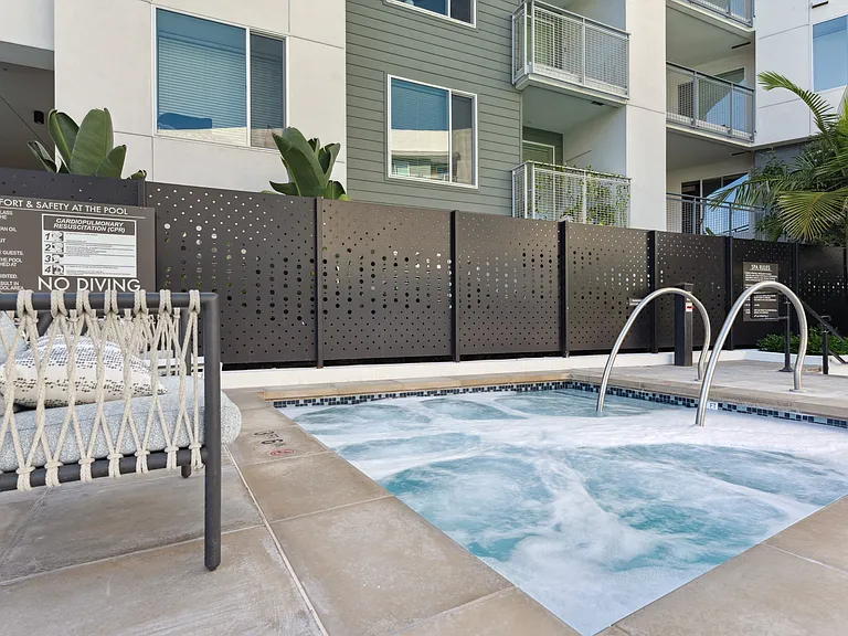 Vive Luxe, San Diego, CA, Hot Tub