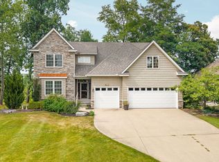 8243 Heathertree Ln, Brighton, MI 48116