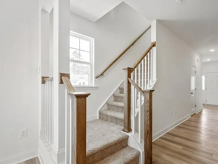 53 Lavender Ln — Photo 6