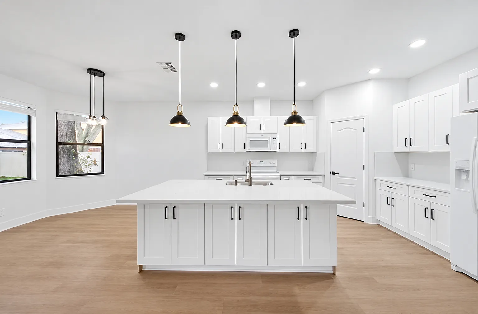 4 bed, 3500 sqft, $3,100 — Photo 4
