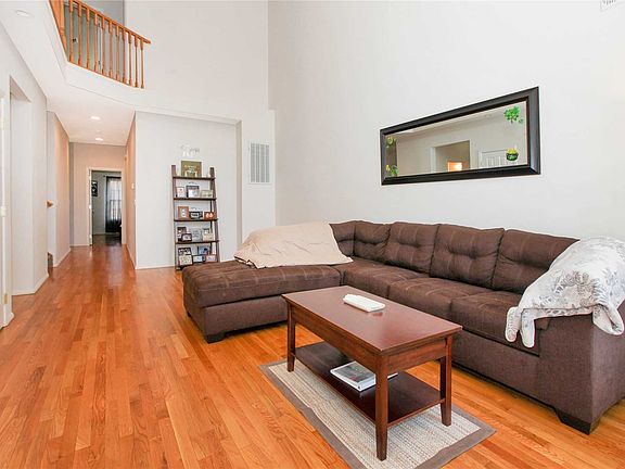 3rd image of 212 Kettles Ln