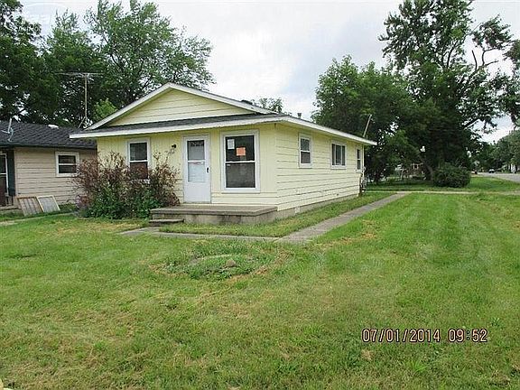 3rd image of 2087 Schumacher Ave