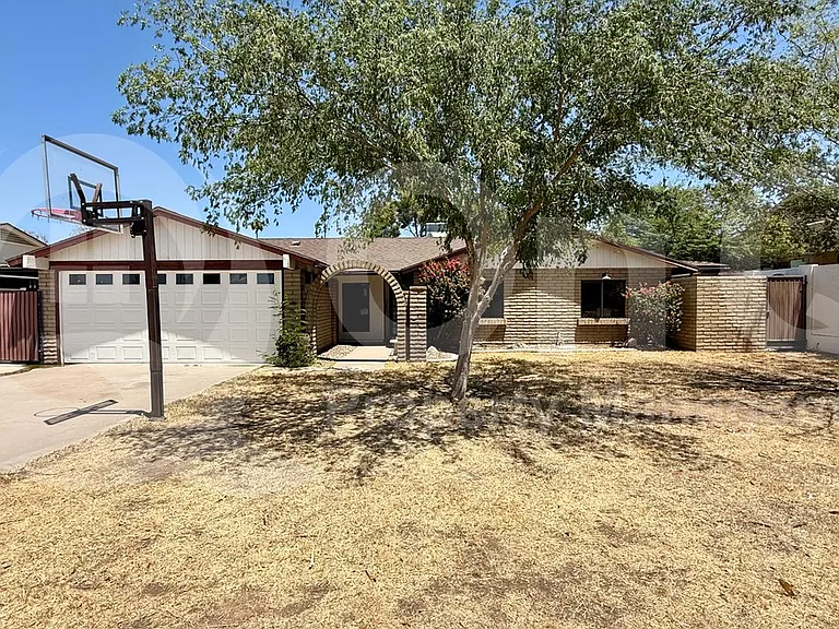 5702 W Royal Palm Rd — Photo 2