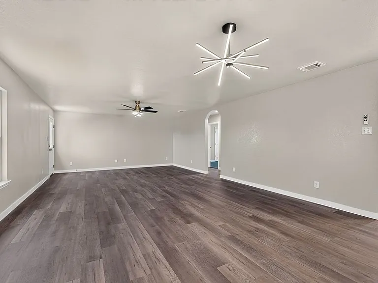 15018 Silver Tree Cv — Photo 4