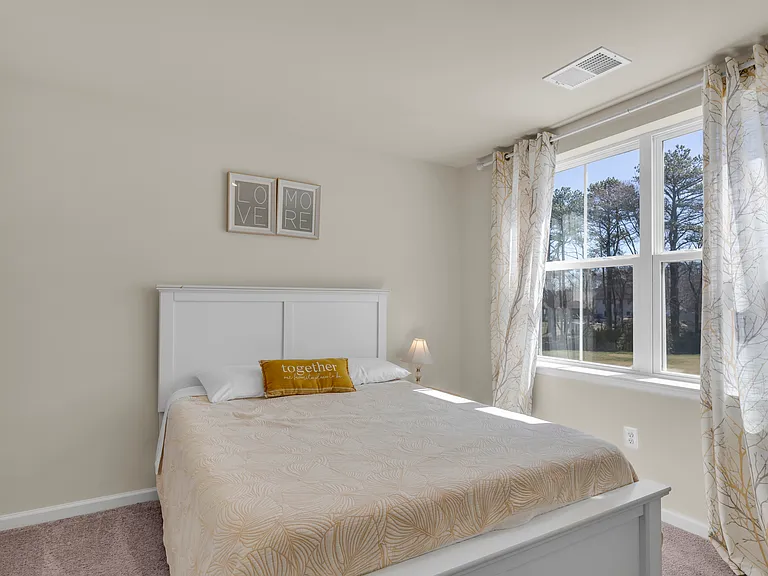 Queen bedroom at 2nd floor