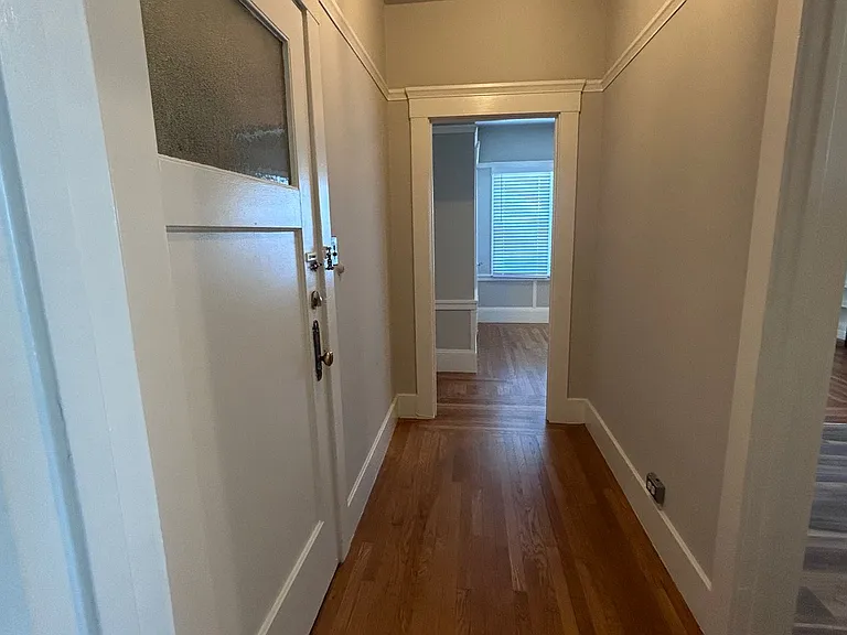 596-582-576-564- E 14th St #&-20 — Photo 11