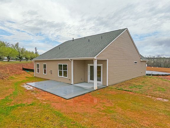 These photos are representative of this floor plan, but all options may not be available in every co