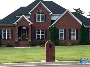 228 Turnberry Ln, Albertville, AL 35951