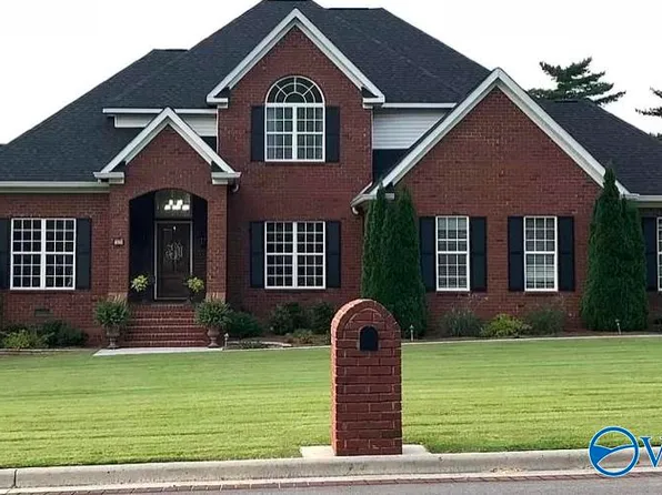 228 Turnberry Ln, Albertville, AL 35951