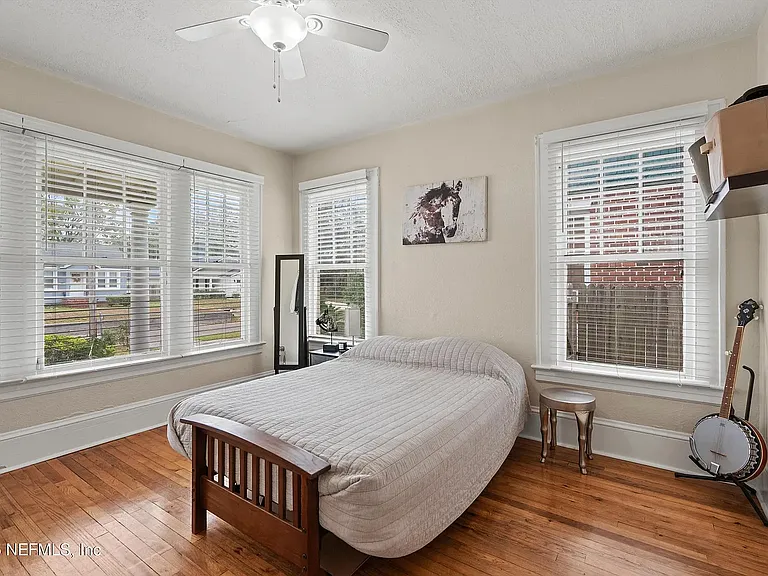 910 Talbot Ave — Photo 17