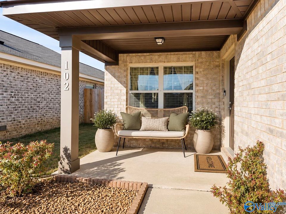1st image of 102 Winstead Cir