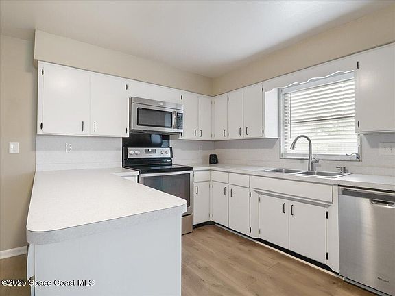 3rd image of 2866 Shady Oaks Dr