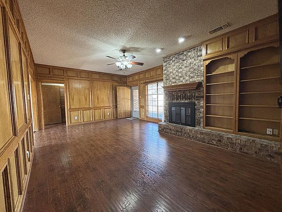 3rd image of 3208 Irving Ave