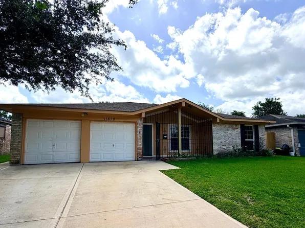 11819 S Ridgewood Cir, Houston, TX 77071