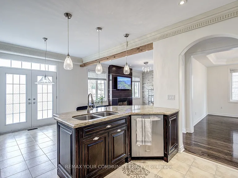 230 Humberland Dr — Photo 10