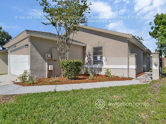 3rd image of 1028 Florida Holly Dr