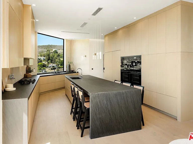 5931 Kanan Dume Rd — Photo 23