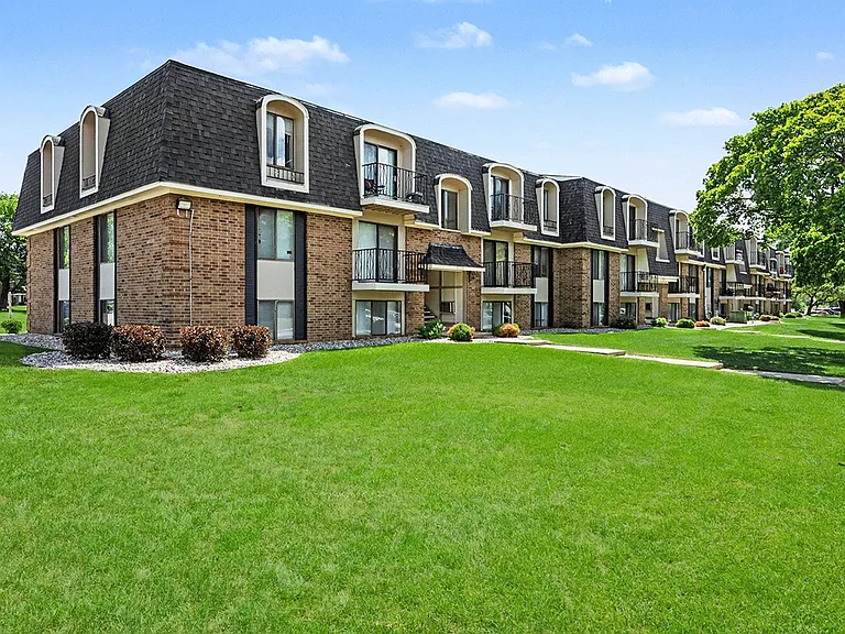 Brookside Apartments — Photo 48