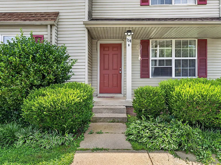 114 Cunningham Pl #B — Photo 3