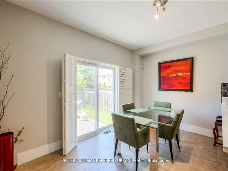 118 Earlsbridge Blvd S — Photo 6