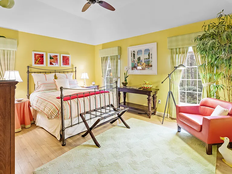 Hickory Ct — Photo 20