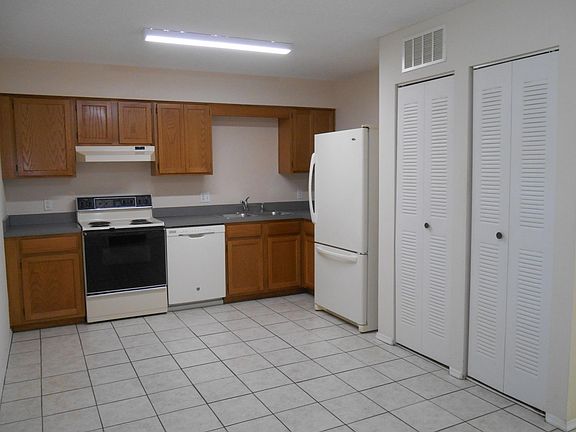 4th image of 131 W Elm Dr