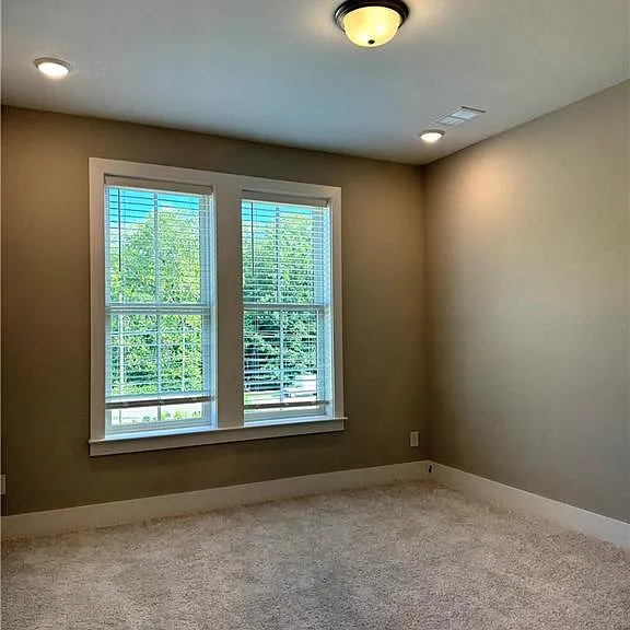 913 Echo Park Dr — Photo 32