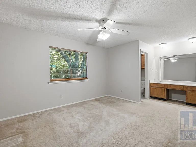 9002 Marsh Dr — Photo 10