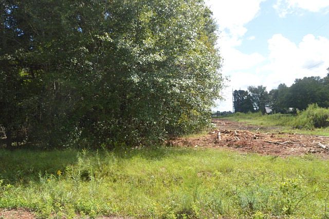 2nd image of 935 Whitehall Dr