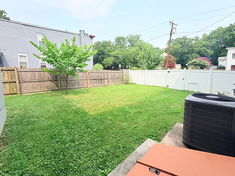 9133 Baltimore St — Photo 25
