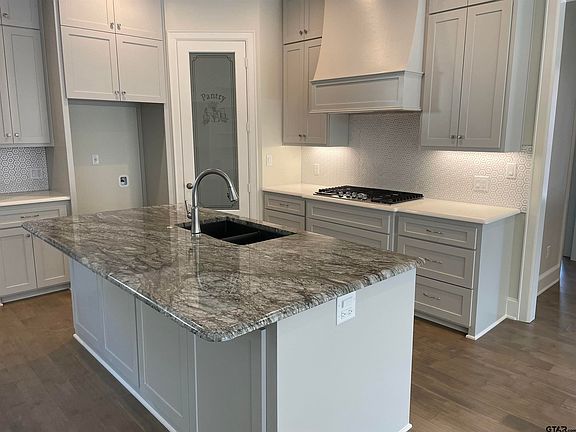 5th image of 5709 Fern Cove Ter