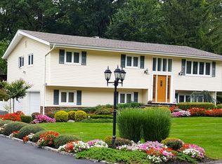 12 Perth Ave, Chestnut Ridge, NY 10977