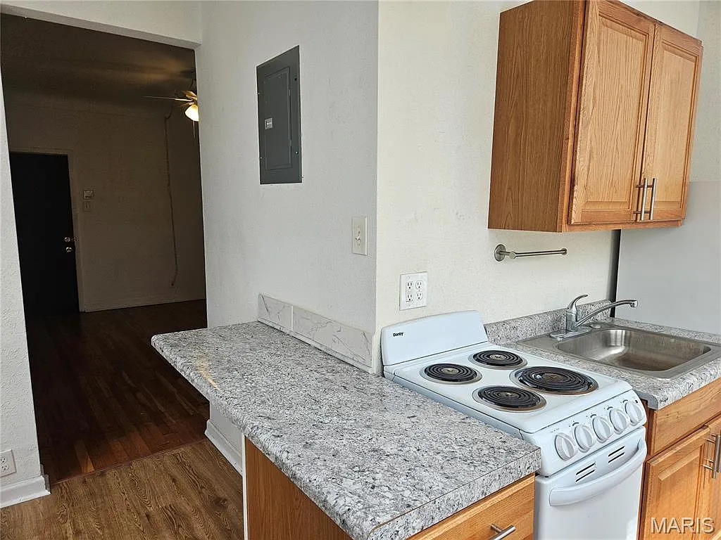Studio, 1.0 bath, 600 sqft, $700 — Photo 3