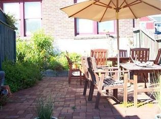 1060 N 39th St, Seattle, WA 98103