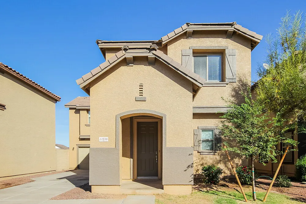 4 bed, 2.5 bath, 2275 sqft, $2,285 — Photo 1