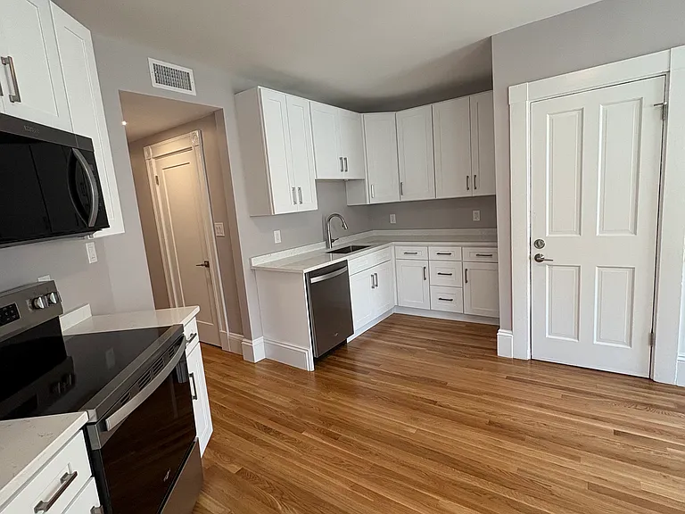 1590 Cambridge St #6 — Photo 2