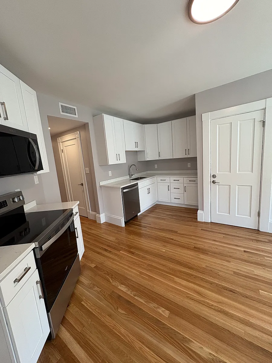 Building Photo - 1590 Cambridge St #6