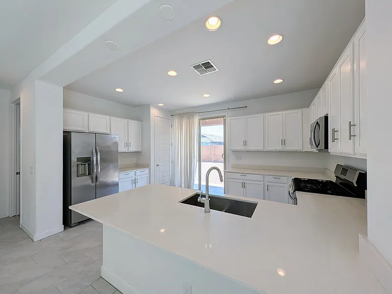 9509 W Sells Dr — Photo 29