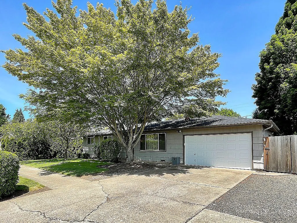 3 bed, 1164 sqft, $2,300 — Photo 1