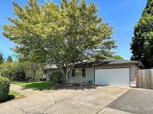 2769 Jeppesen Acres Rd, Eugene, OR 97401