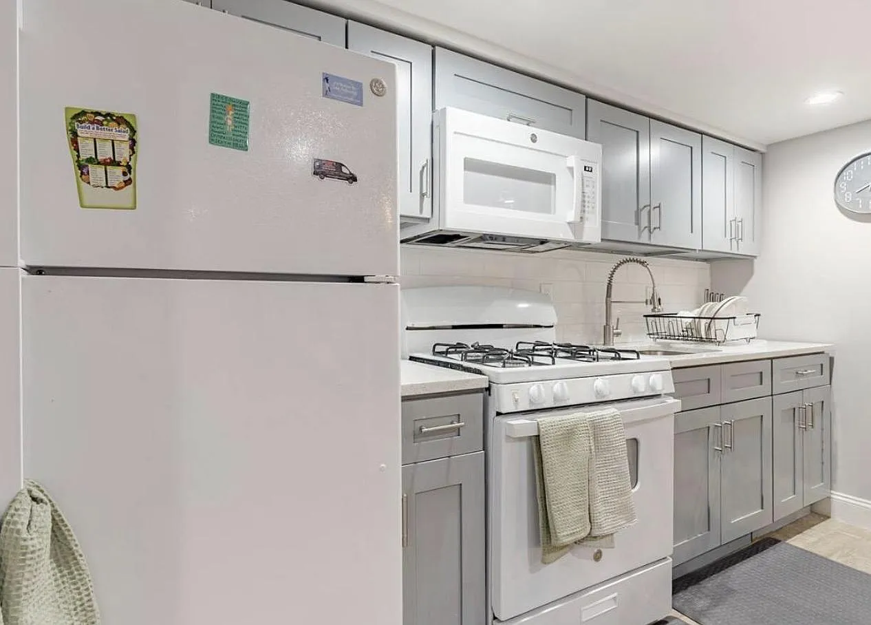 2 bed, 1.0 bath, 1200 sqft, $2,447 — Photo 4