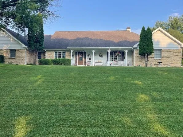 995 Prince Phillip Dr, Dubuque, IA 52003