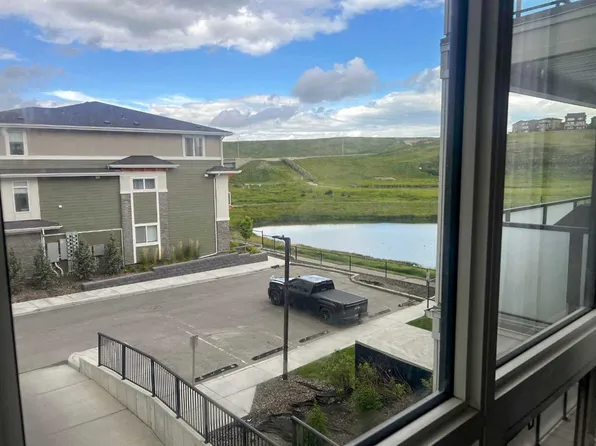 15 N Sage Meadows Lndg NW #4215, Calgary, AB T3P 1E5