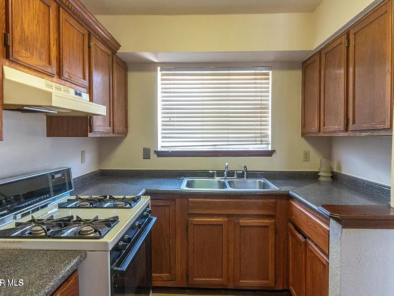 2220 Robert Wynn St — Photo 6