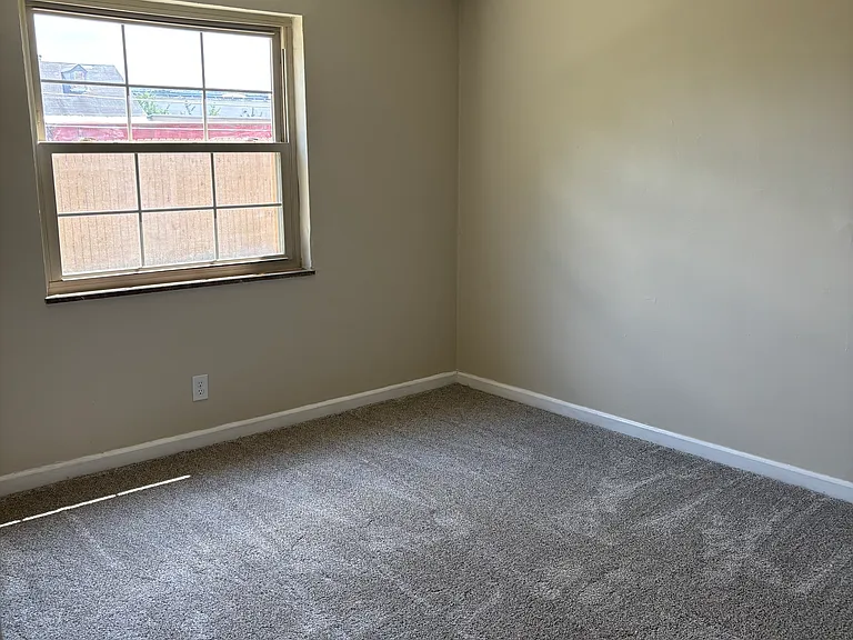 Bedroom with nice size closet