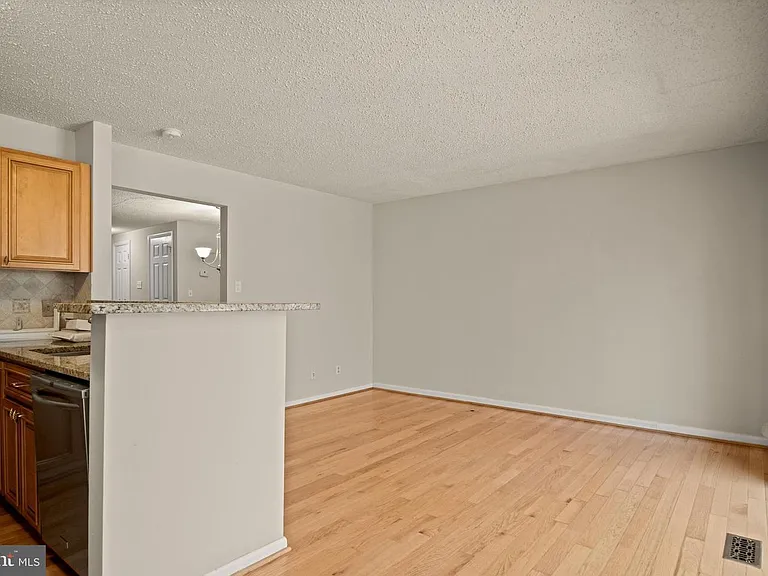 1602 Oak Spring Way — Photo 9
