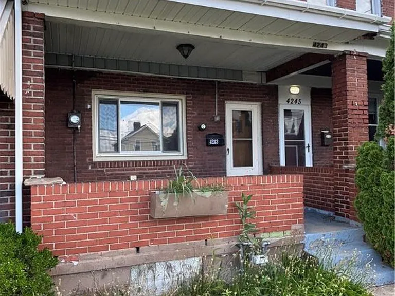 4243 Gladstone St — Photo 2