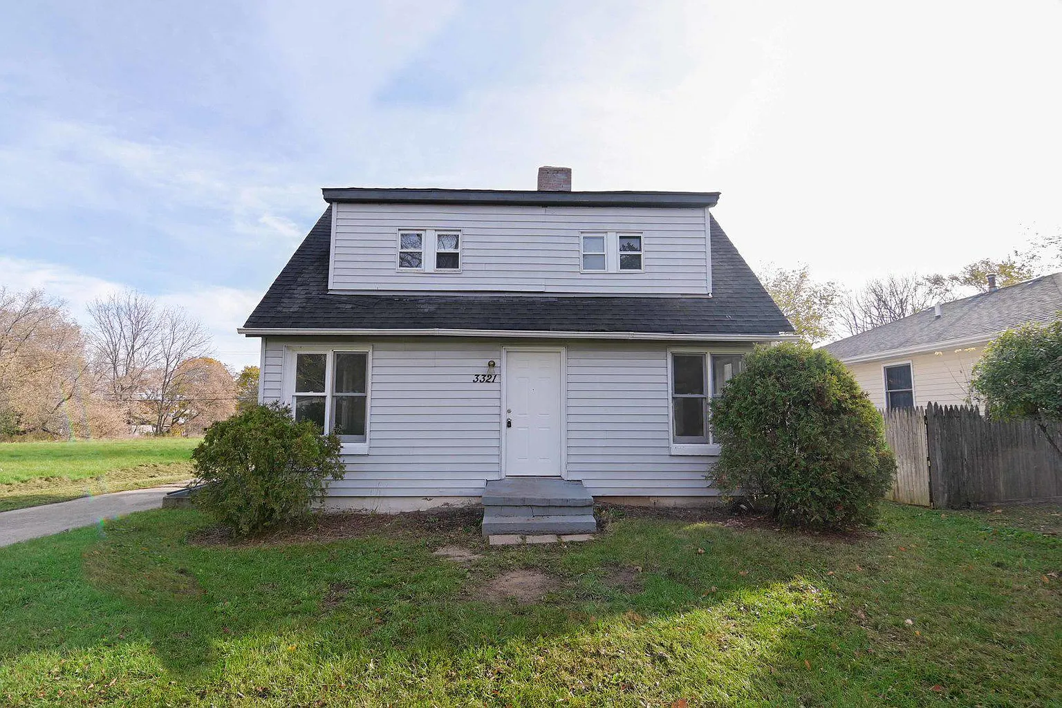 3321 Emmaus Ave photo 1